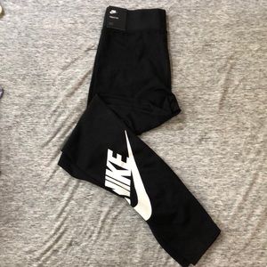 Black Nike leggings